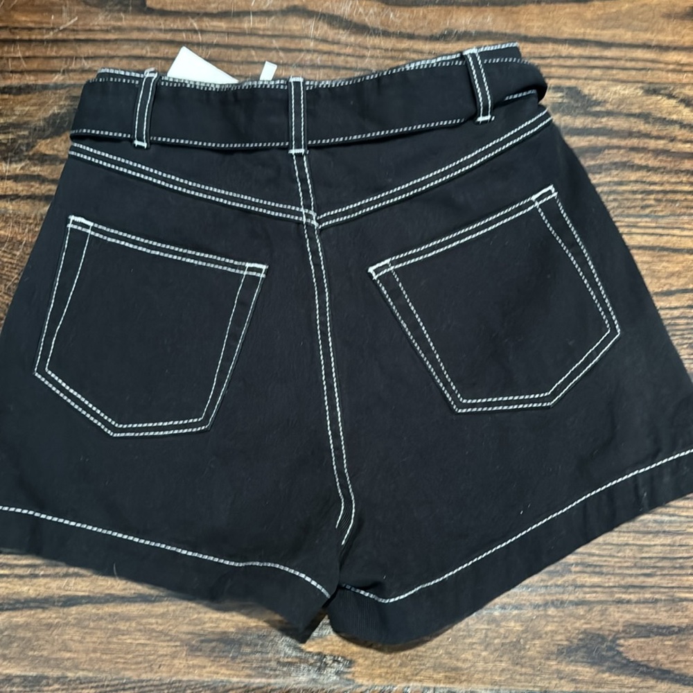 **NWT** H&M Shorts - Picture 3 of 5